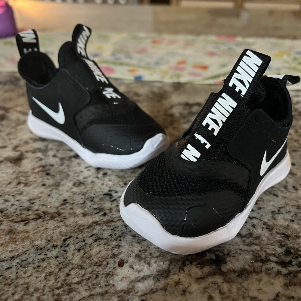 Toddler Nike tennis shoes
